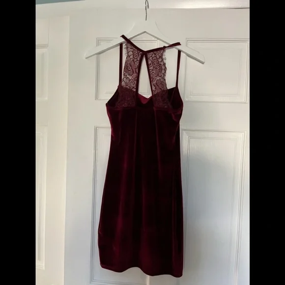 Lulu’s Bodycon Dress - Picture 2 of 4